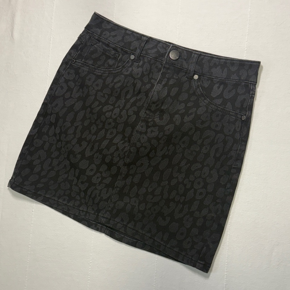 1822 Denim Black Leopard Print Denim Mini Skirt